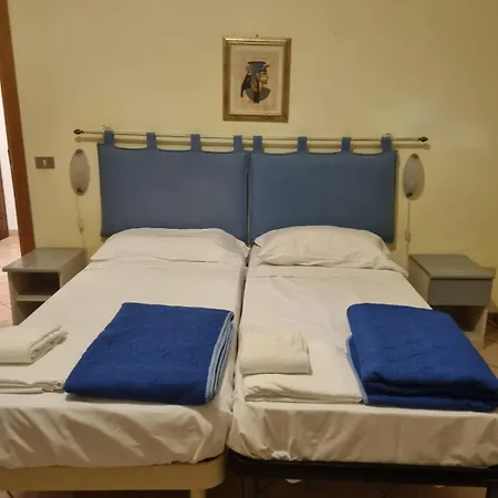 Ξενοδοχείο Holiday 3*